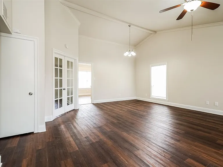 4204 Ireland Dr — Photo 4