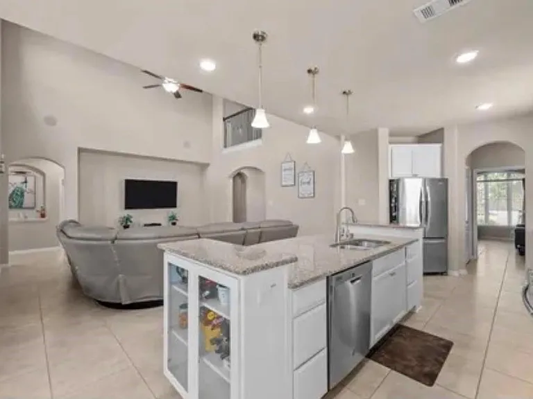 127 Round Lake Dr — Photo 4