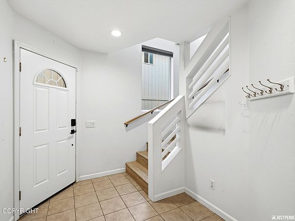4th image of 324 Dailey Ave