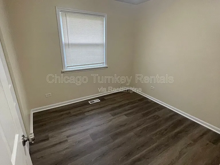 3900 171st St — Photo 22