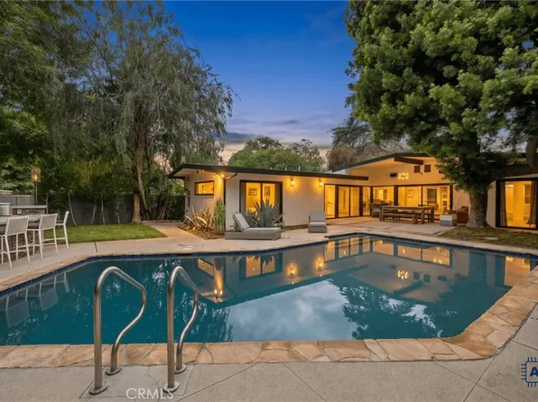 15456 Victory Blvd, Van Nuys, CA 91406