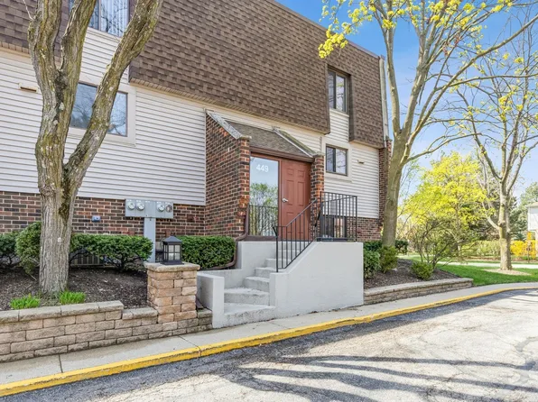 449 Elm St APT 2B, Deerfield, IL 60015