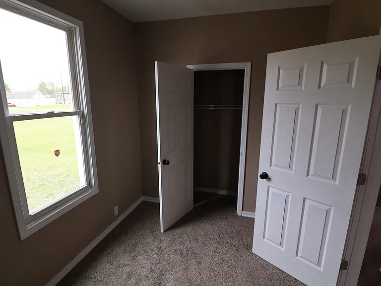 457 Vernon Ave — Photo 10