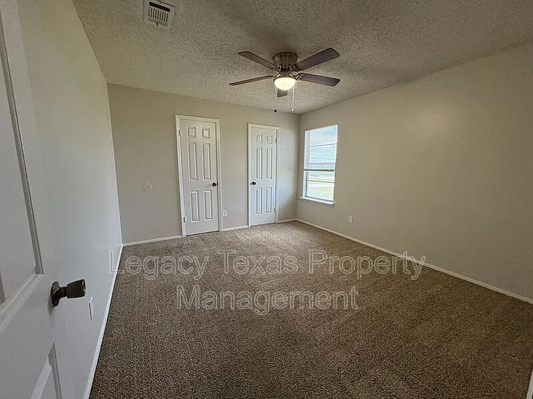 1401 Courtney Pl #C — Photo 20