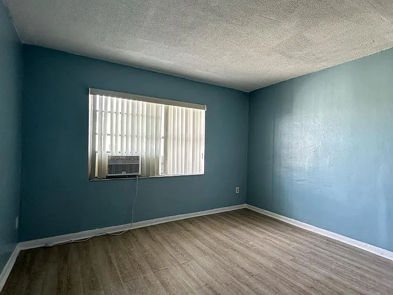 St George Apartments — Photo 58