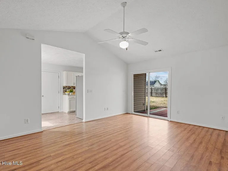 2511 Bradfield Ct — Photo 5