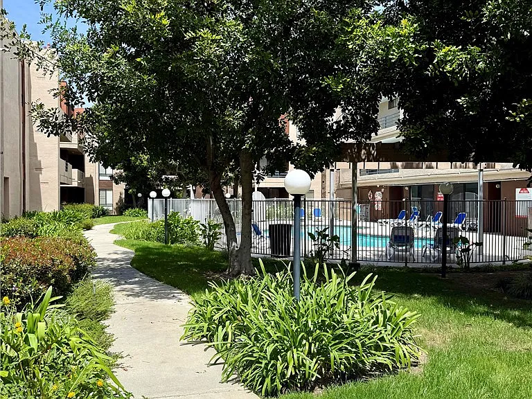 7826 Topanga Canyon Blvd #109 — Photo 19
