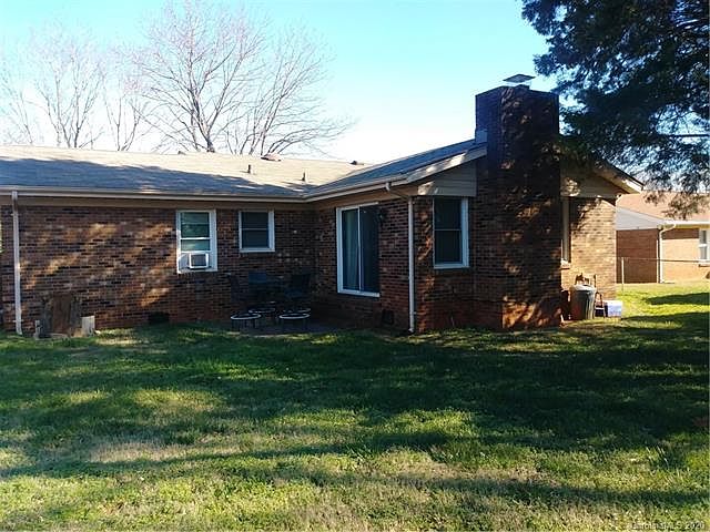 2nd image of 1709 Crandon Dr