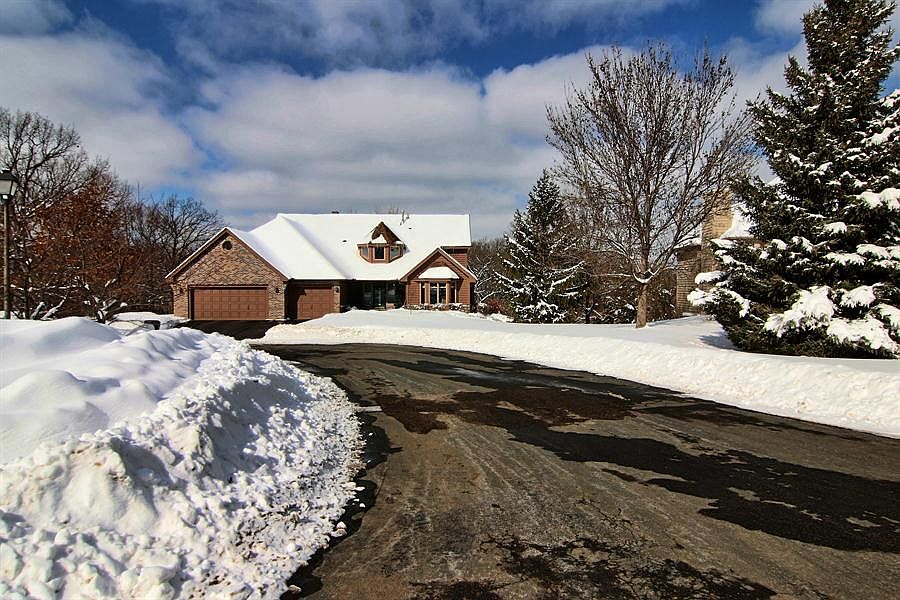 1st image of 2212 Great Oaks Dr