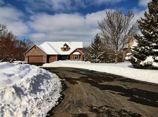 2212 Great Oaks Dr, Burnsville, MN 55337
