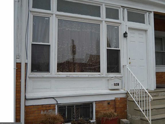 3rd image of 5042 N Fairhill St