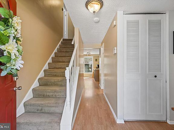4th image of 304 Stoney Brook Ln