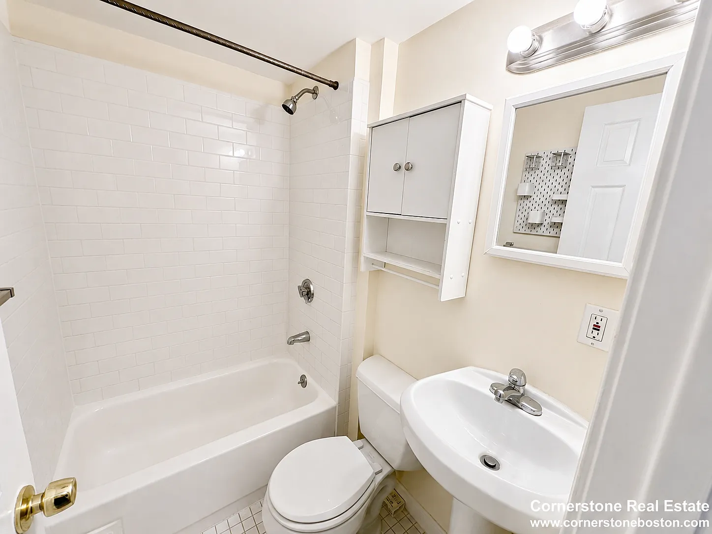 2 bed, 900 sqft, $4,100 — Photo 3