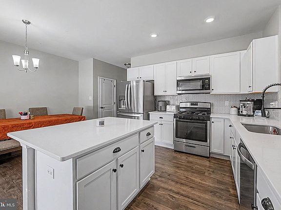 4th image of 45 Fairhill Ave