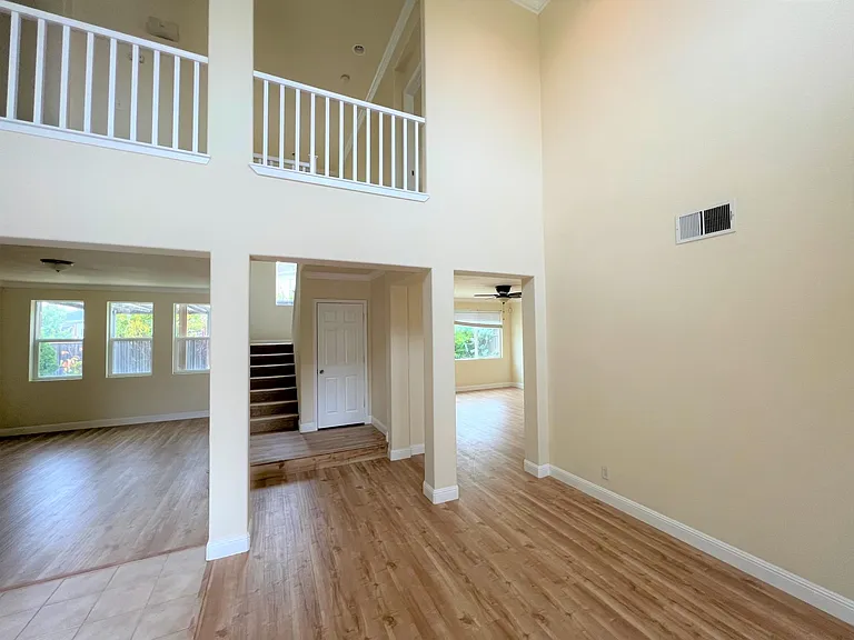 10413 Bunker Ln — Photo 4