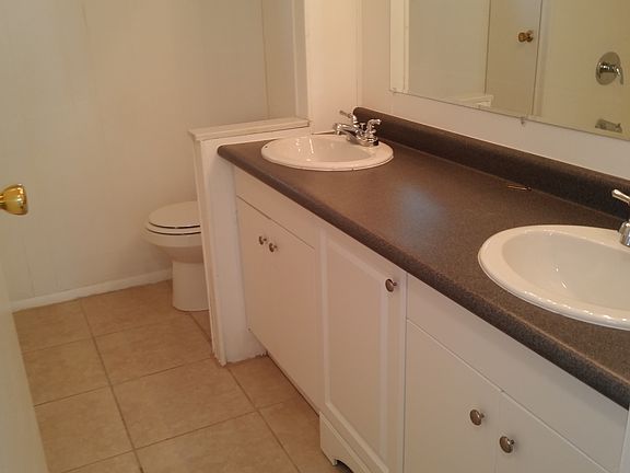 3rd image of 115 Hill Cir