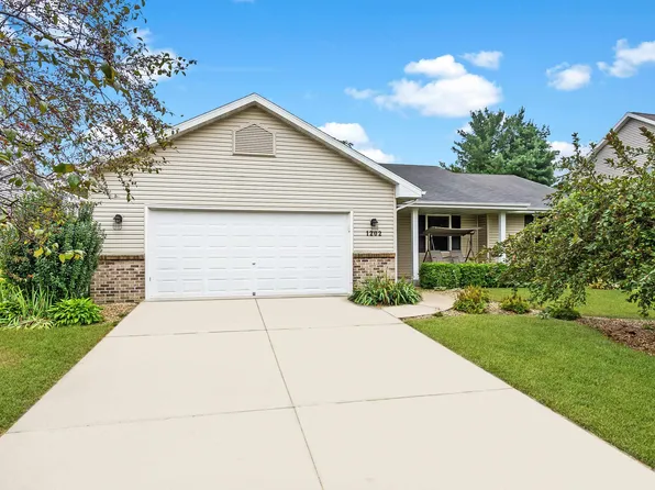 1202 Terapin Trl, Janesville, WI 53545