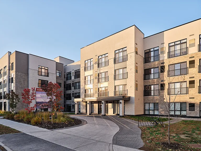 638 Center St — Photo 4