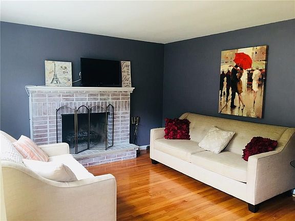 3rd image of 51 Meadowbrook Dr