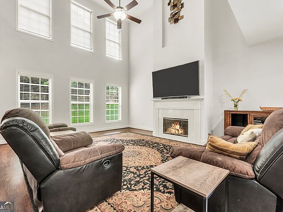 5th image of 130 Northwood Creek Way