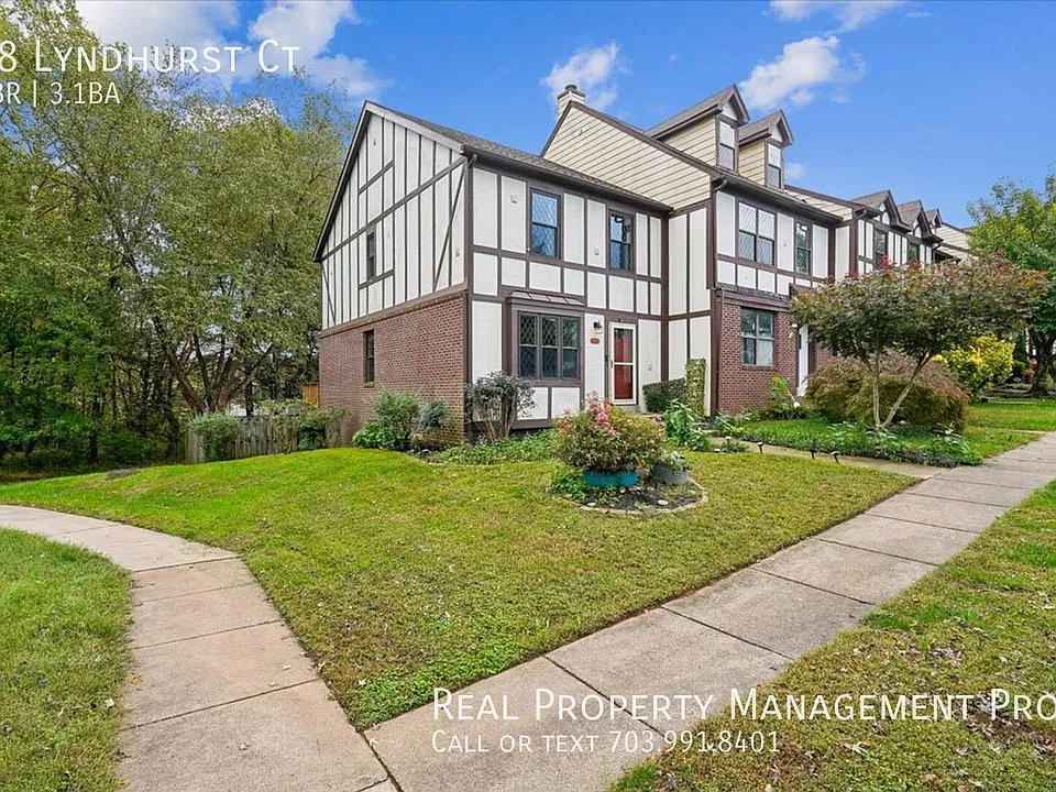 18 Lyndhurst Ct
