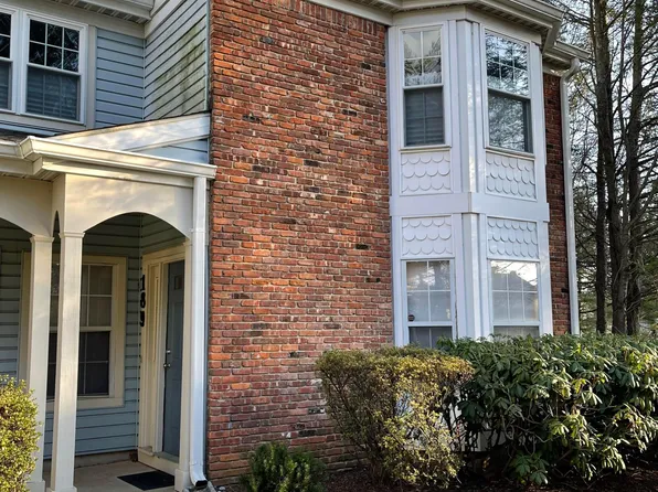 189 Tulip Ln, Freehold, NJ 07728