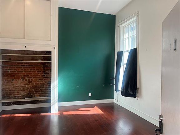2nd image of 807 Bourbon St #1A