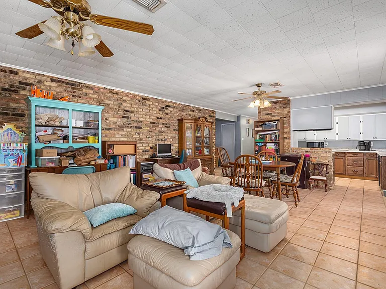 1105 Ada St — Photo 13