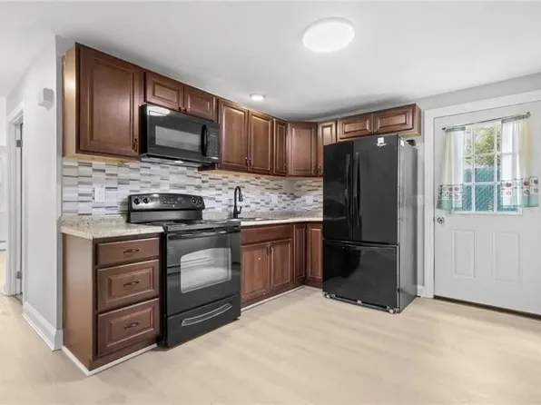 30 Victoria St, Providence, RI 02909