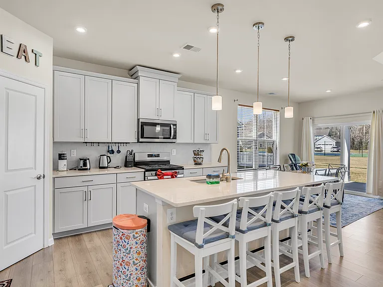 Kitchen - spacious and upgraded