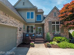 4464 Villa France Dr, Brighton, MI