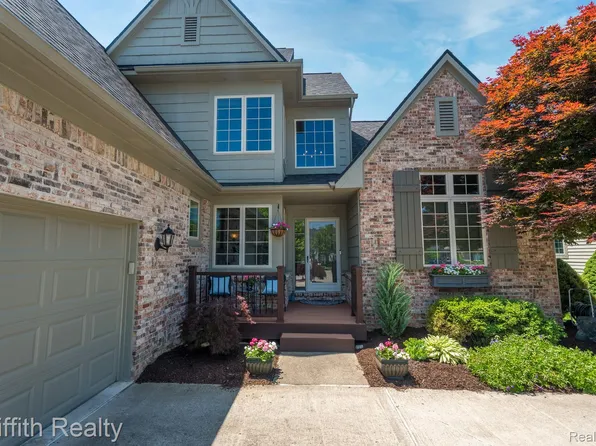 4464 Villa France Dr, Brighton, MI 48116