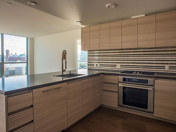 5th image of 718 Long Bridge St APT 700