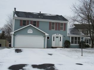 8 Hunter Dr, Montgomery, IL 60538