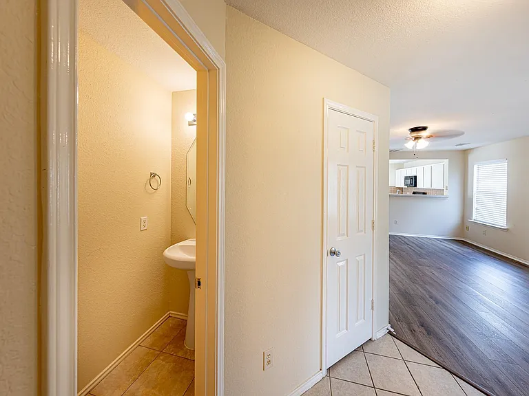 3603 Avalon Castle Dr — Photo 8