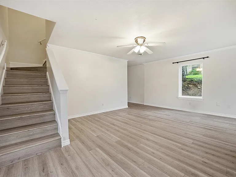 1104 Franklin Dr — Photo 3