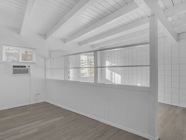 Vassar Apartment — Photo 9