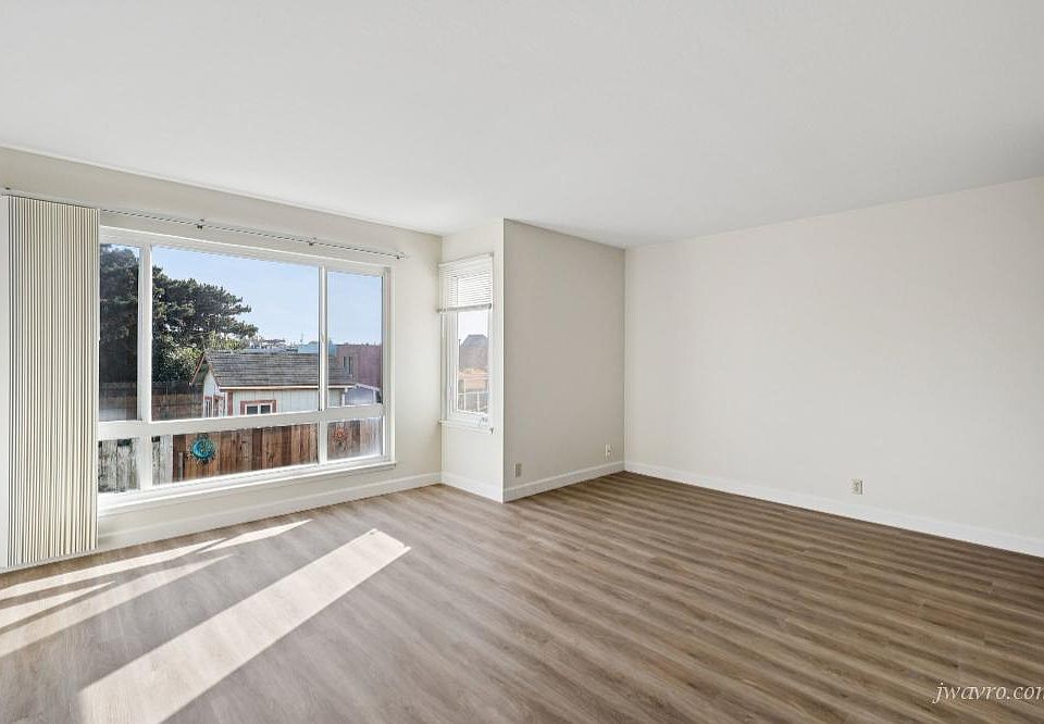 1st image of 3225 Vicente St APT 2