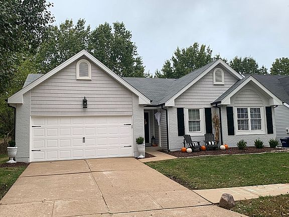 2nd image of 323 Oak Park Village Dr