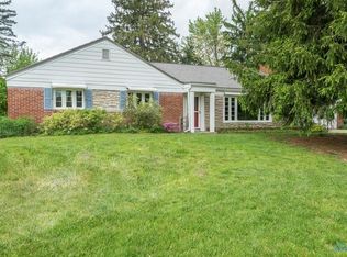 2905 Scarsborough Rd, Ottawa Hills, OH 43615