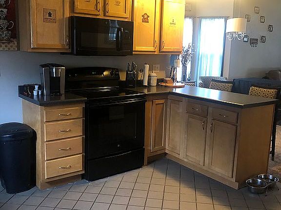 5th image of 1117 W 5th St