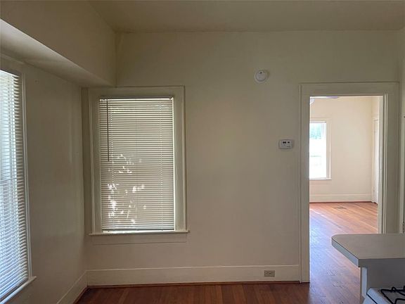 3rd image of 1938 W Dallas St #3