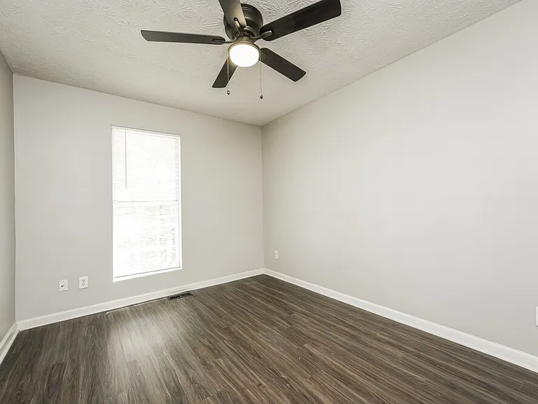 2286 Strathmoor Manor Dr — Photo 14