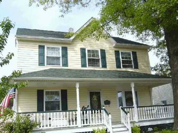 17 Love Ln, Norwood, PA 19074