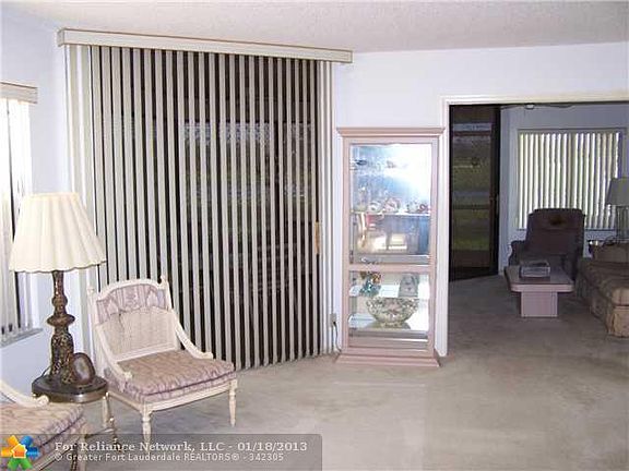 5th image of 7485 Victory Ln APT 8601