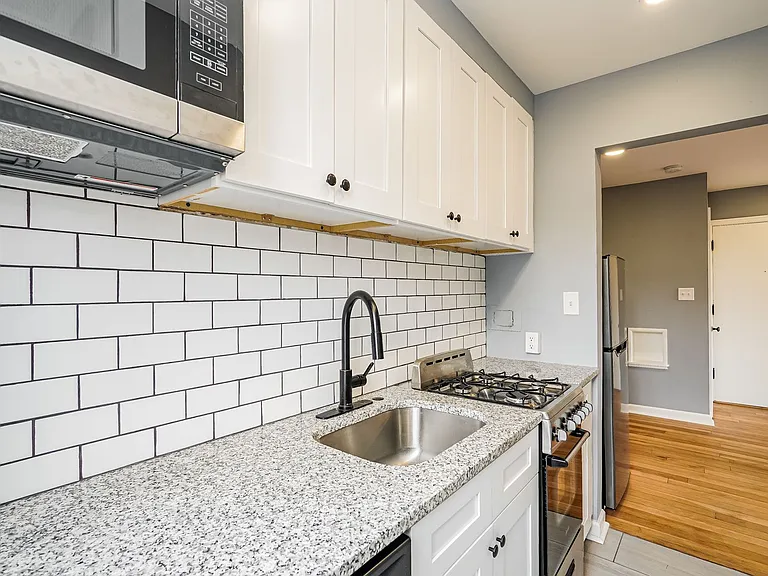 10-20 E Deshler Ave — Photo 5