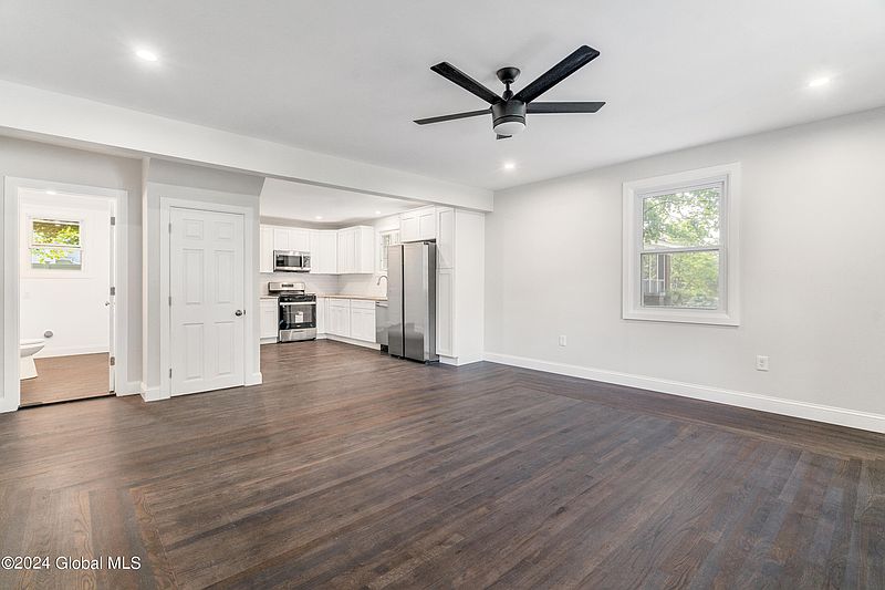 2nd image of 82 Broadway