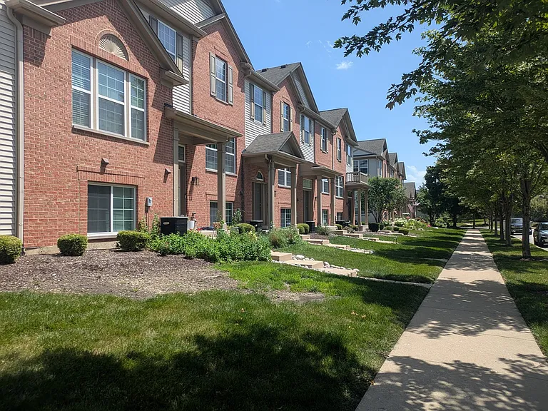 485 Conservatory Ln #485 — Photo 3