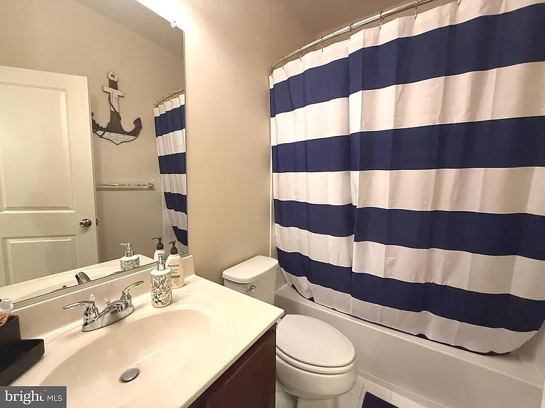 104 Vanguard Ln — Photo 11