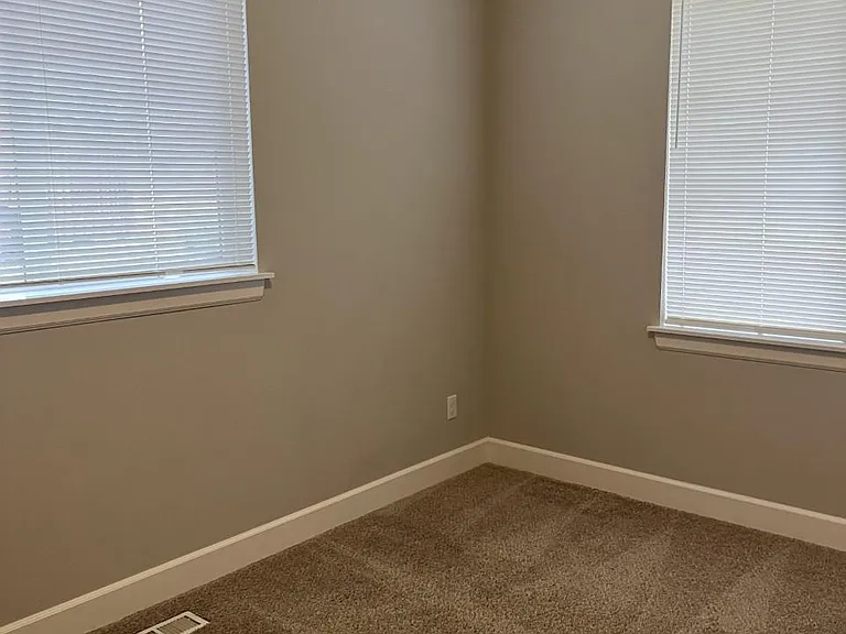 15411 Coles Ct SE — Photo 5